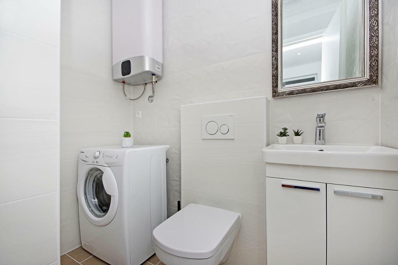 Apartment Mira Makarska Bagian luar foto