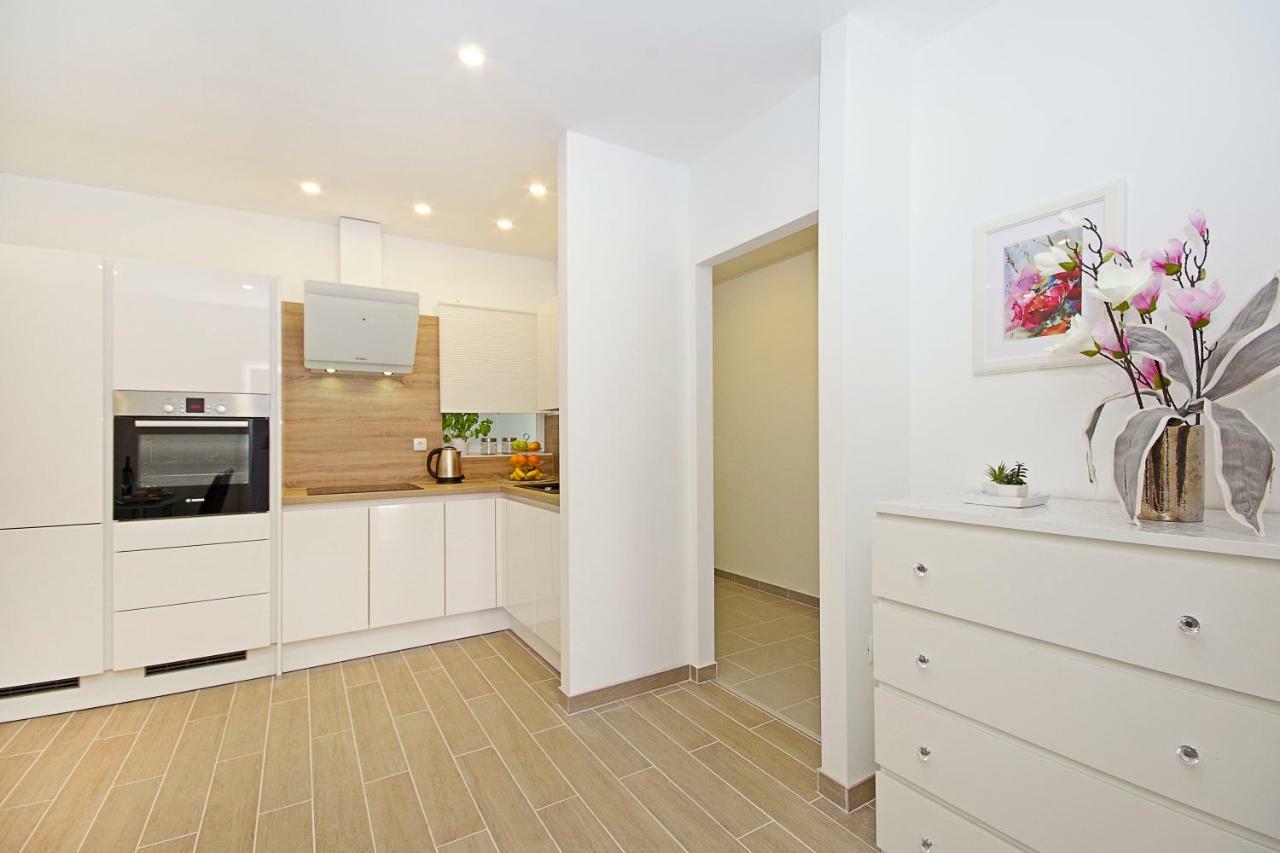 Apartment Mira Makarska Bagian luar foto
